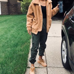 Meet your Posher, Raven